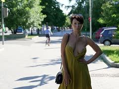 Das exhibitionistische Luder wird gefilmt