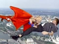 Superhero aus Deutschland kann auch unterm Fliegen geil lutschen